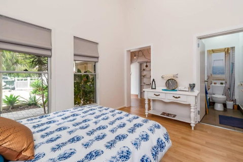 Gawler Townhouses 1C , 1 Queen Bed - Accommodation Rockhampton 0