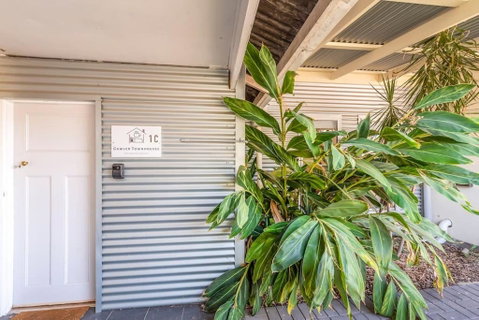 Gawler Townhouses 1C , 1 Queen Bed - Accommodation Rockhampton 3