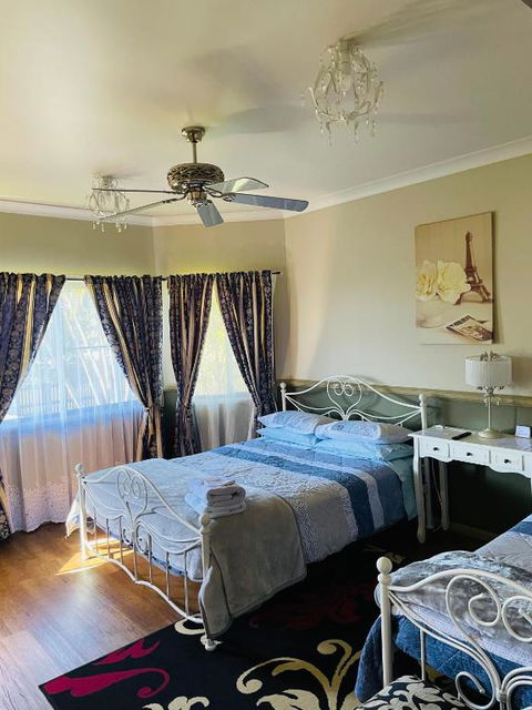 GOLDEN LACE B&B - Accommodation Rockhampton 4