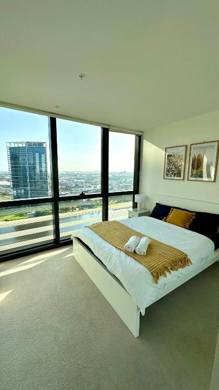 Free Parking Private Room In Docklands - Amazing View - Shared Washroom - Homestay With Host - Accommodation Rockhampton 0