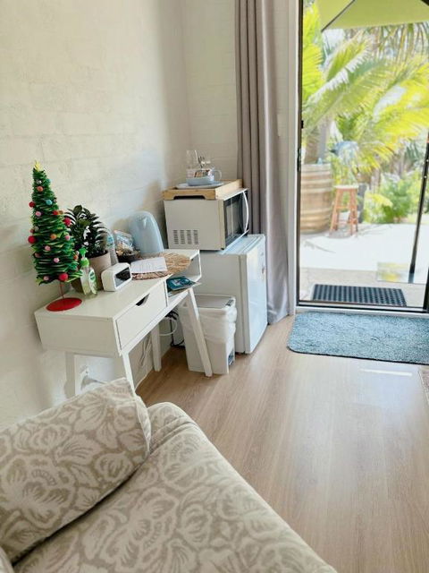 Garden View Single Ensuite Room - Accommodation Rockhampton 4