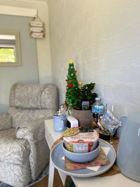 Garden View Single Ensuite Room - Accommodation Rockhampton 2