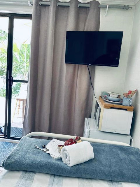 Garden View Single Ensuite Room - Accommodation Rockhampton 3