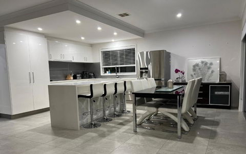 Gungahlin Luxe 5 Bedroom 2 Storey Home With Views Canberra - Accommodation Rockhampton 4