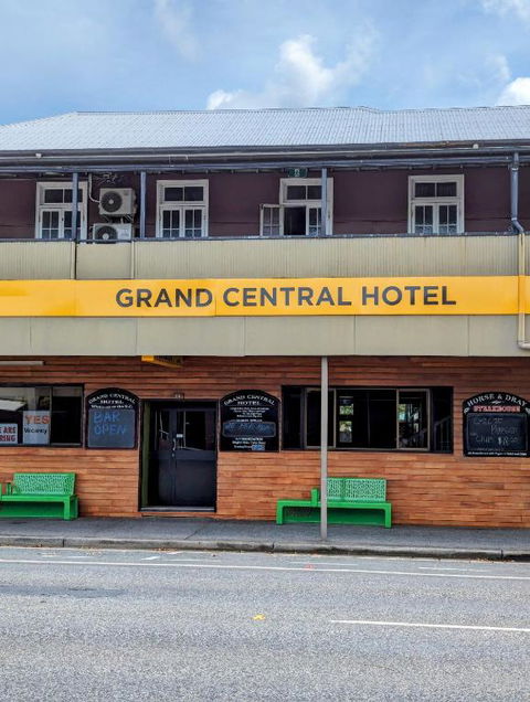 GRAND CENTRAL HOTEL PROSERPINE - Accommodation Rockhampton 2