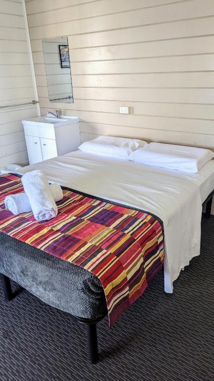 GRAND CENTRAL HOTEL PROSERPINE - Accommodation Rockhampton 0