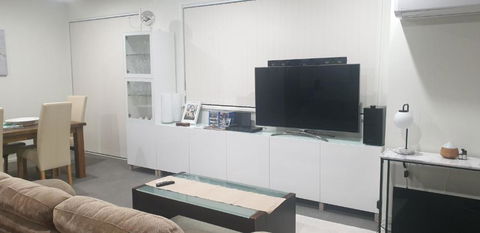 GREENWAY WATERS 2 Bed Apartment - Accommodation Rockhampton 4