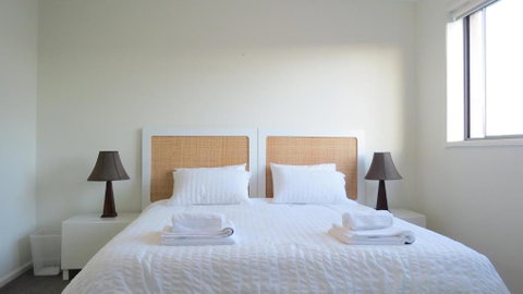 GREENWAY WATERS Apartments - Accommodation Rockhampton 4