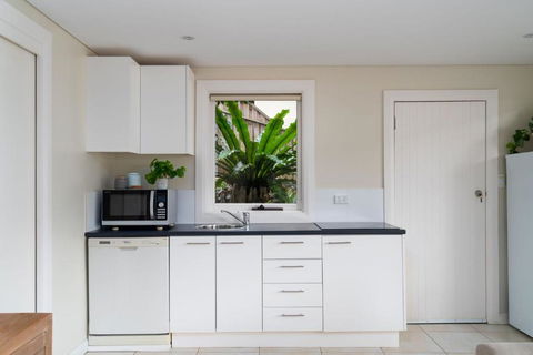 Gull Cottage By Beach Stays - Accommodation Rockhampton 4