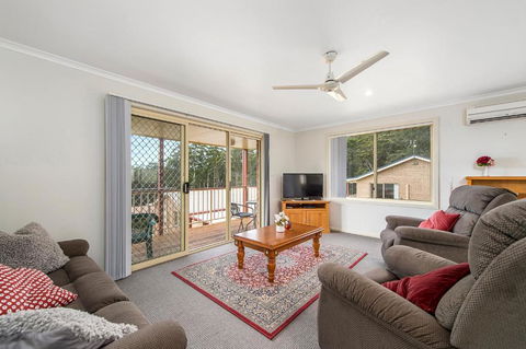 H1211 Mission Terrace Lakewood Heights Estate - Accommodation Rockhampton 0