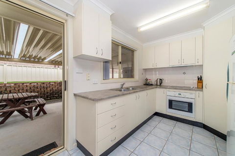 H1211 Mission Terrace Lakewood Heights Estate - Accommodation Rockhampton 4