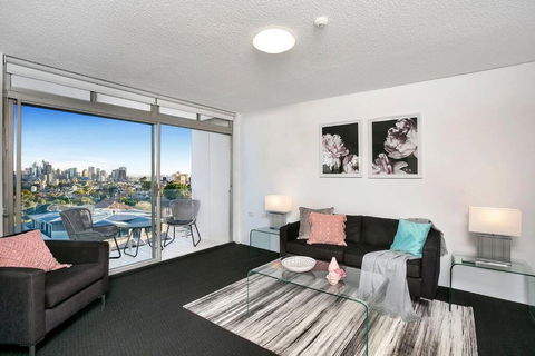 HARIS - Modern 2BR Apartment With Views - Accommodation Rockhampton 0