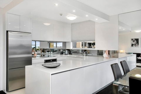 HARIS - Modern 2BR Apartment With Views - Accommodation Rockhampton 1