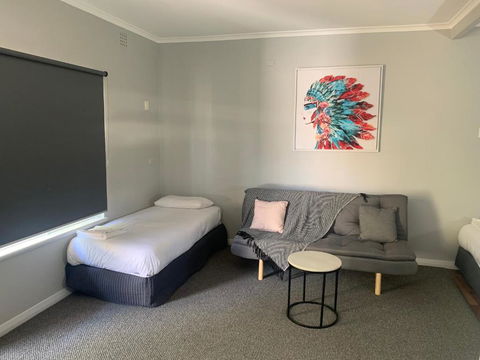 Hello Adelaide Motel And Apartments - Accommodation Rockhampton 2