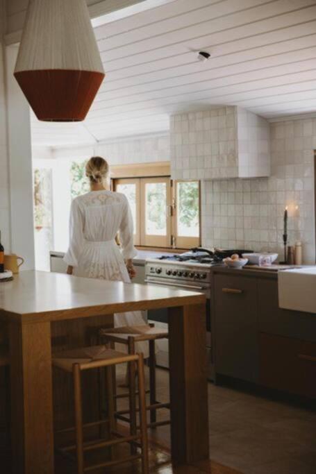 Herrings House, An Iconic Designer Nature Retreat - Accommodation Rockhampton 3