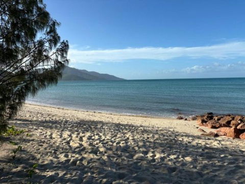 Hideaway Reef Cottage - Accommodation Rockhampton 0