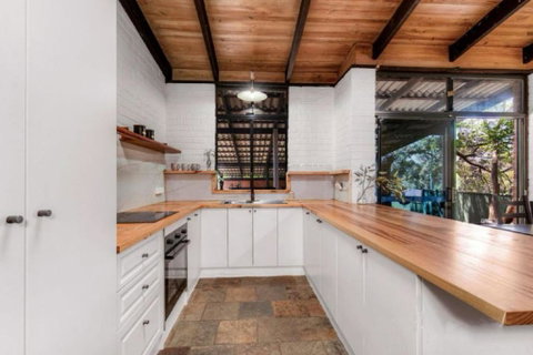 Hillside Retreat- Your Tranquil Home Away - Accommodation Rockhampton 2