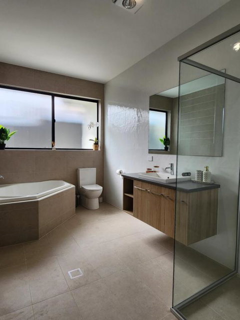 Holiday At The Beach, Spa Bath, King Bed With TV - Accommodation Rockhampton 1