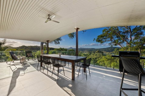 Hinterland Dreamers Poolside Retreat - Accommodation Rockhampton 1