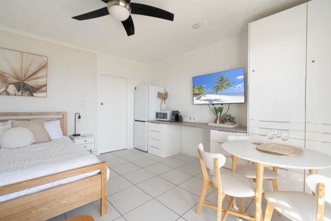 Indulge Beachfront At Dolphin Heads Resort - Lousha Bach - Accommodation Rockhampton 2