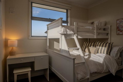 Home In Christies Beach - Accommodation Rockhampton 1