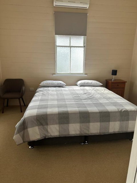 Home On Kent ROOM B - Accommodation Rockhampton 0