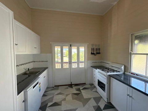 Home On Kent ROOM B - Accommodation Rockhampton 3