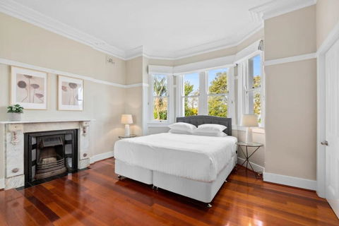 Huge Harbour View Apartment In Historic Home - Accommodation Rockhampton 2