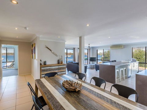 Iluka - Accommodation Rockhampton 0