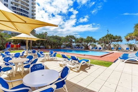 Impressive Waterfront At Chateau Beachside Resort - Accommodation Rockhampton 1