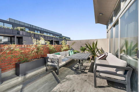 Incredible Balcony Duplex In The Heart Of Fitzroy - Accommodation Rockhampton 3