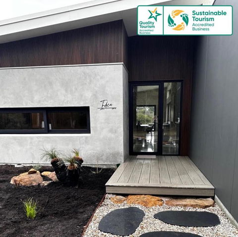 INDICA HEMP HOUSE - Multi Award Winning-Luxury-Eco Designed House-lake Views-hot Tub-Cinema - Accommodation Rockhampton 0