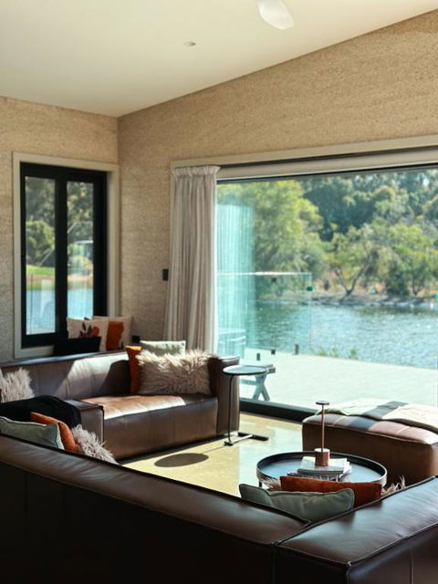 INDICA HEMP HOUSE - Multi Award Winning-Luxury-Eco Designed House-lake Views-hot Tub-Cinema - Accommodation Rockhampton 2