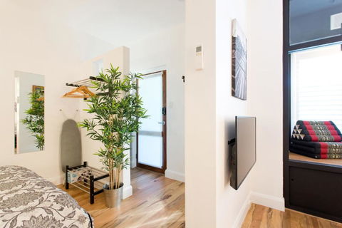 Industrial Central Apartment - Shop 8 - Accommodation Rockhampton 3