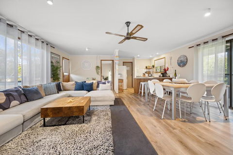 INVERLOCH - 2 Separate Houses In One! - Accommodation Rockhampton 2
