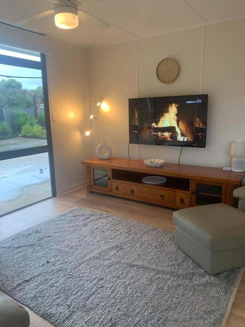 Investigator Beach Breeze Apartments U1 - Accommodation Rockhampton 2