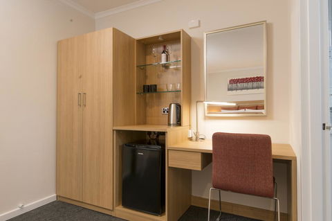Adelaide Royal Coach - Accommodation Rockhampton 3