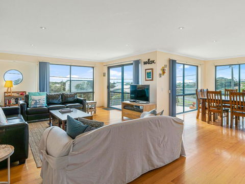 Adnajur - Accommodation Rockhampton 1