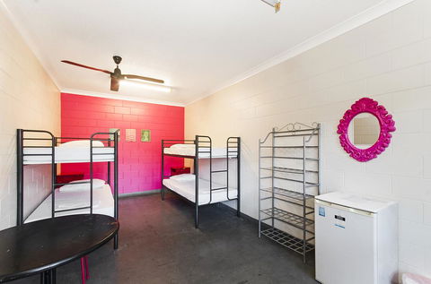 Adventurers Backpackers - Accommodation Rockhampton 3
