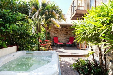 Akai Hana - Accommodation Rockhampton 0
