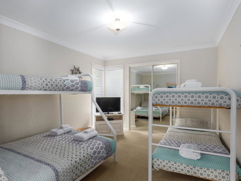 Akarana Beach House :: Jervis Bay Rentals - Accommodation Rockhampton 1