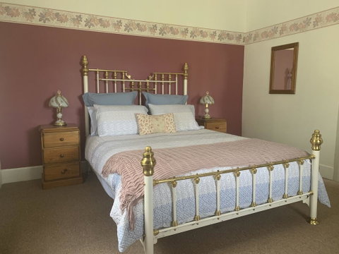 Akoonah Cottage - Accommodation Rockhampton 0