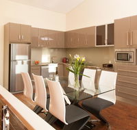 Albany Waves - Accommodation Rockhampton