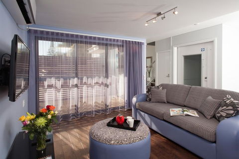 Albany Waves - Accommodation Rockhampton 3