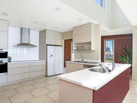 Albatross - Whale Watch From The House - Accommodation Rockhampton 2