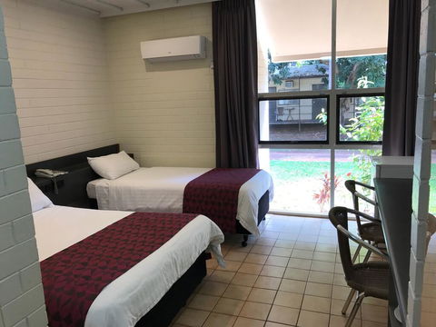 Albatross Bay Resort - Accommodation Rockhampton 0