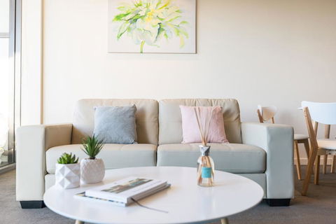 Albert Park City View Stylish 1 Bedroom Apartment - Accommodation Rockhampton 2