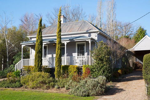 Albion - Accommodation Rockhampton 0