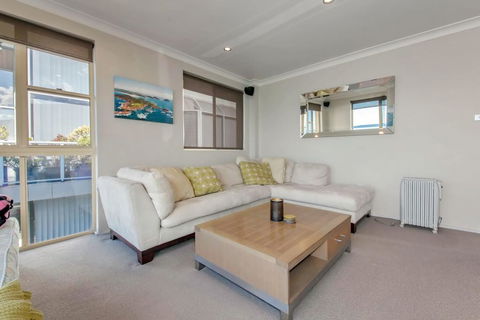 Alcheringa Unit 3 & 4, 32 Sandy Point Road - Accommodation Rockhampton 1