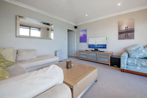 Alcheringa Unit 3 & 4, 32 Sandy Point Road - Accommodation Rockhampton 2